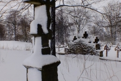 Ożenna. Jeden z krzyży cmentarza łemkowskiego.