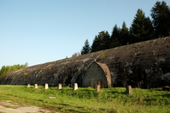 Bunkier kolejowy w Stępinie zbudowany w latach 1940-41, długości 382 m i szerokości 14 m.