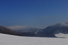 Staviska (825 m n.p.m.) i Podhorela (821 m n.p.m.).