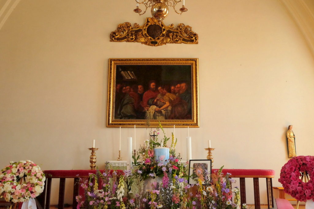 Olejny obraz ołtarza głównego nieznanego artysty z około 1700 r. Przedstawiający komunię św.