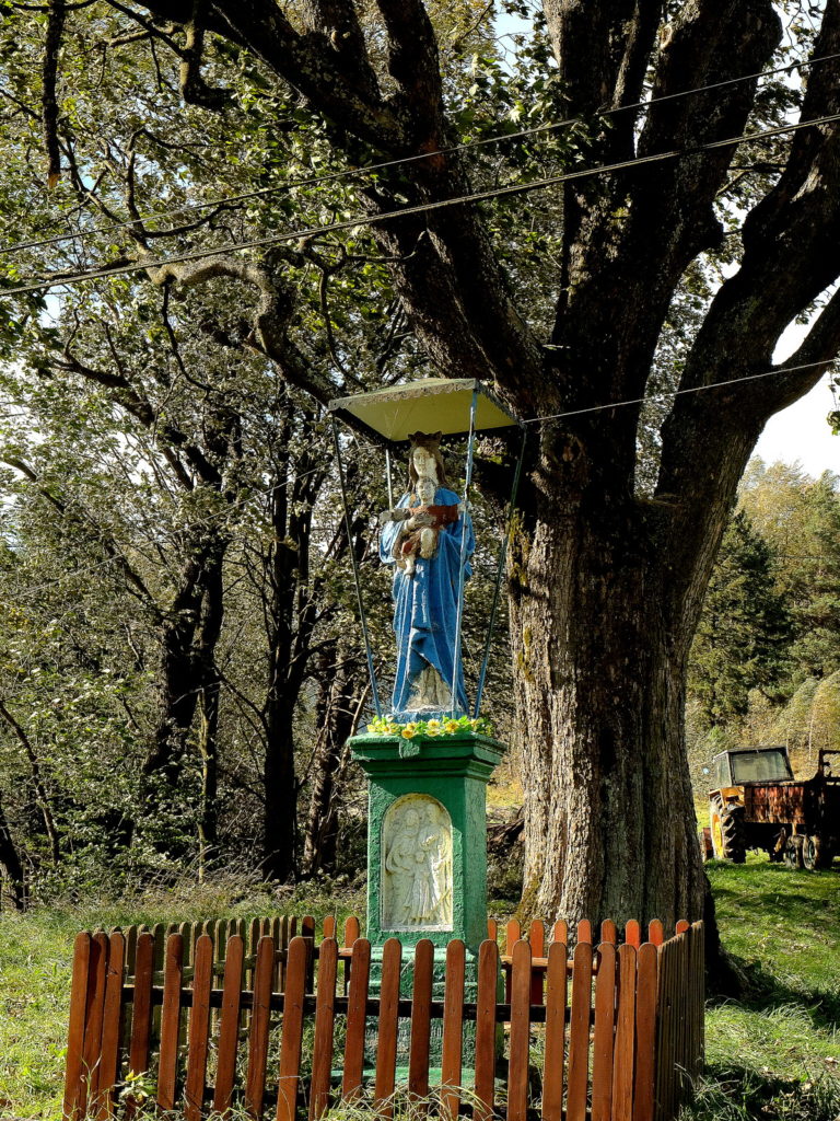 Kapliczka przydrożna w Regietowie Niżnym.
