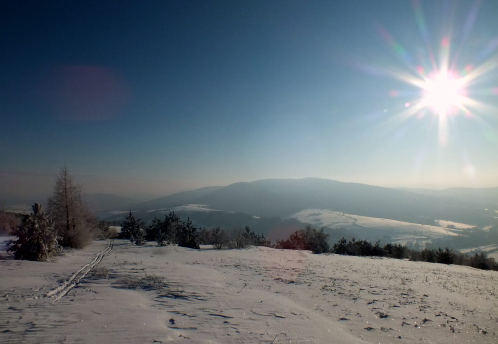 Kamień nad Kątami (714 m n.p.m.) z Grzywackiej.