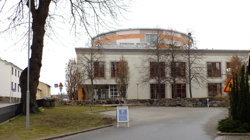 Sala koncertowa i biblioteka. w Nykoping