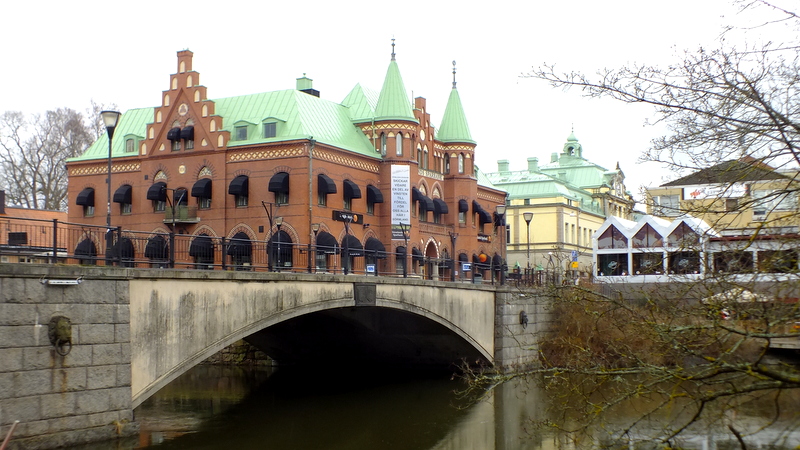 Sörmlands Sparbank nad rzeką Nyköpingsån.