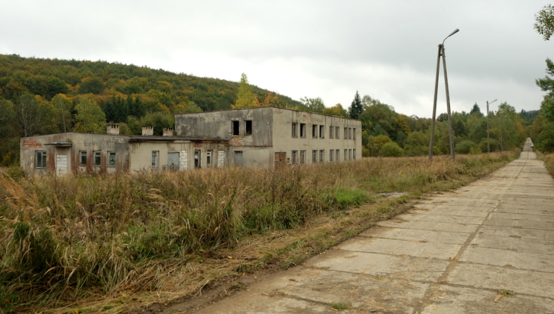 betonowa droga.
