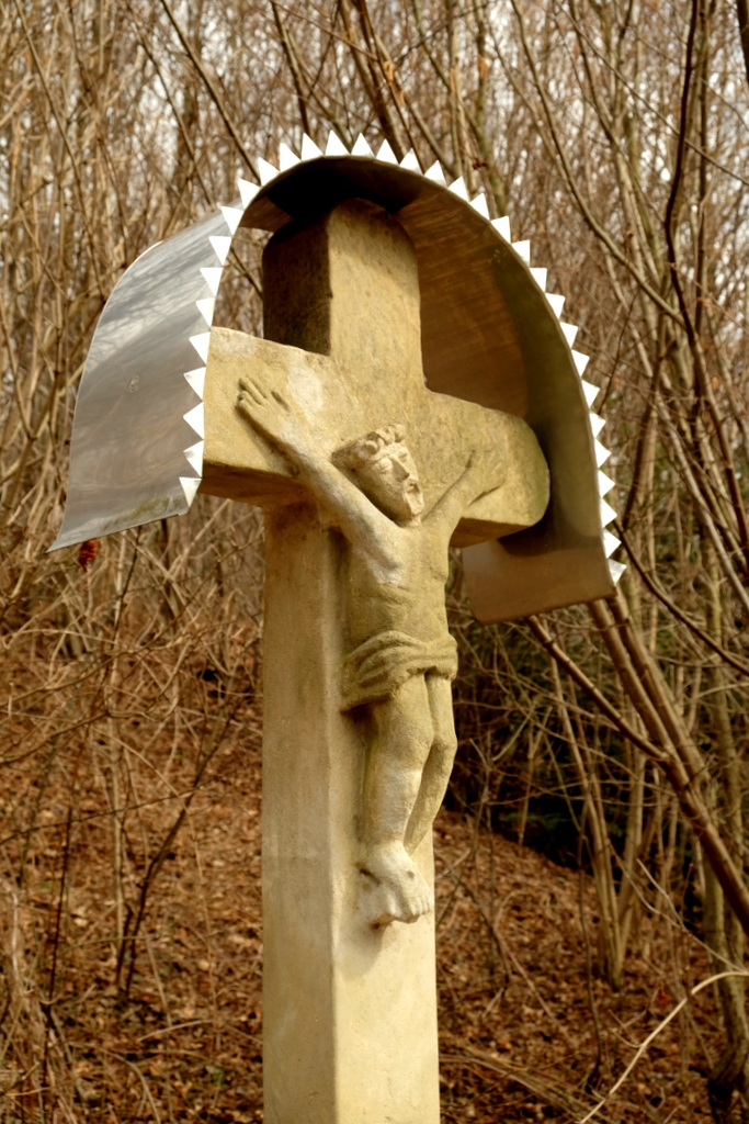 przydrożny krzyż kamienny